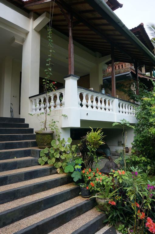 White Lotus Oasis Hotel Ubud Exterior foto